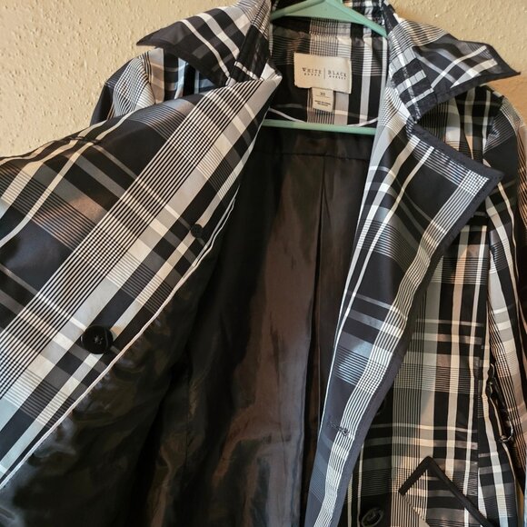 Fantastic find!  What a wonderful black and white trench coat - Picture 4 of 4